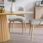 Table à manger ronde en bois massif de 67 pouces de style nordique, grande table ronde moderne et simple pour restaurant à domicile, design de luxe léger.