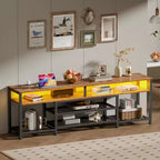 Meuble TV marron de 180 cm avec station de charge et lumières LED, meuble de divertissement pour téléviseurs jusqu'à 80 pouces, console multimédia de rangement, moderne pour salon et chambre.