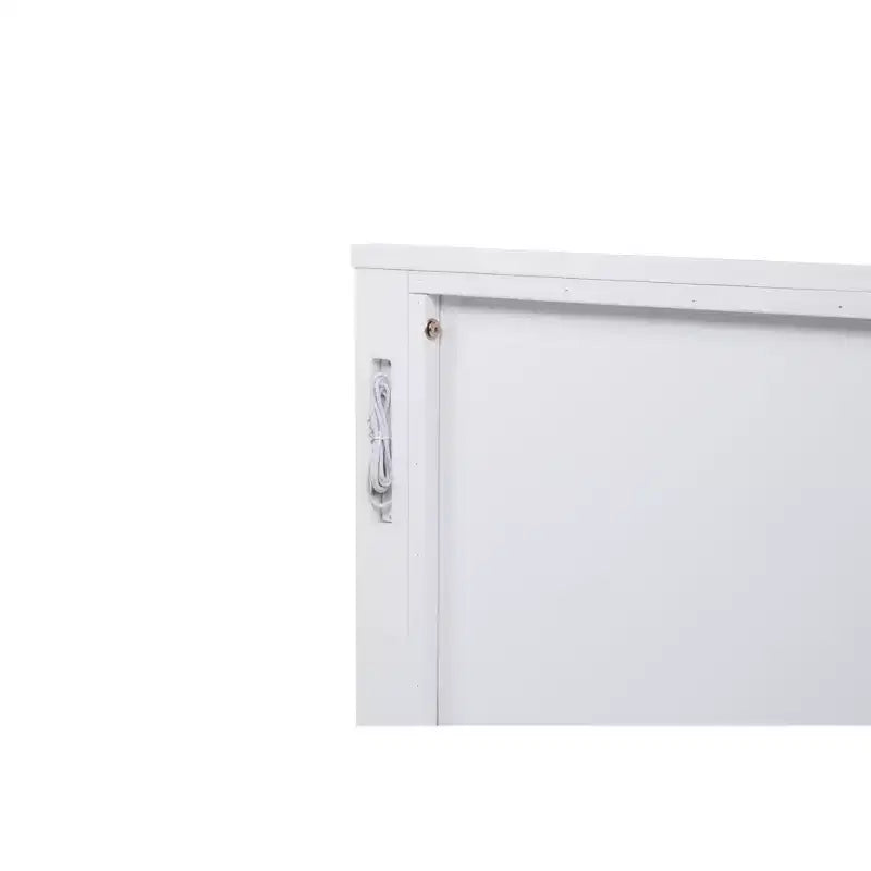 Lit moderne en bois avec tête et pied de lit à panneaux hauts et éclairage intégré