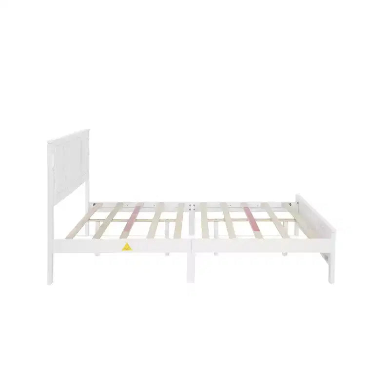 Lit moderne en bois avec tête et pied de lit à panneaux hauts et éclairage intégré