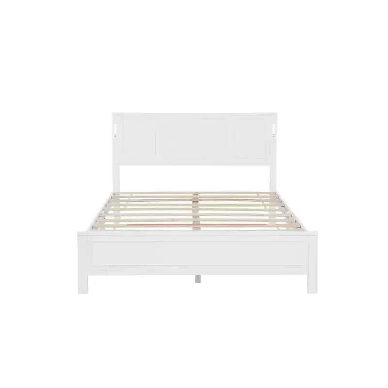 Lit moderne en bois avec tête et pied de lit à panneaux hauts et éclairage intégré