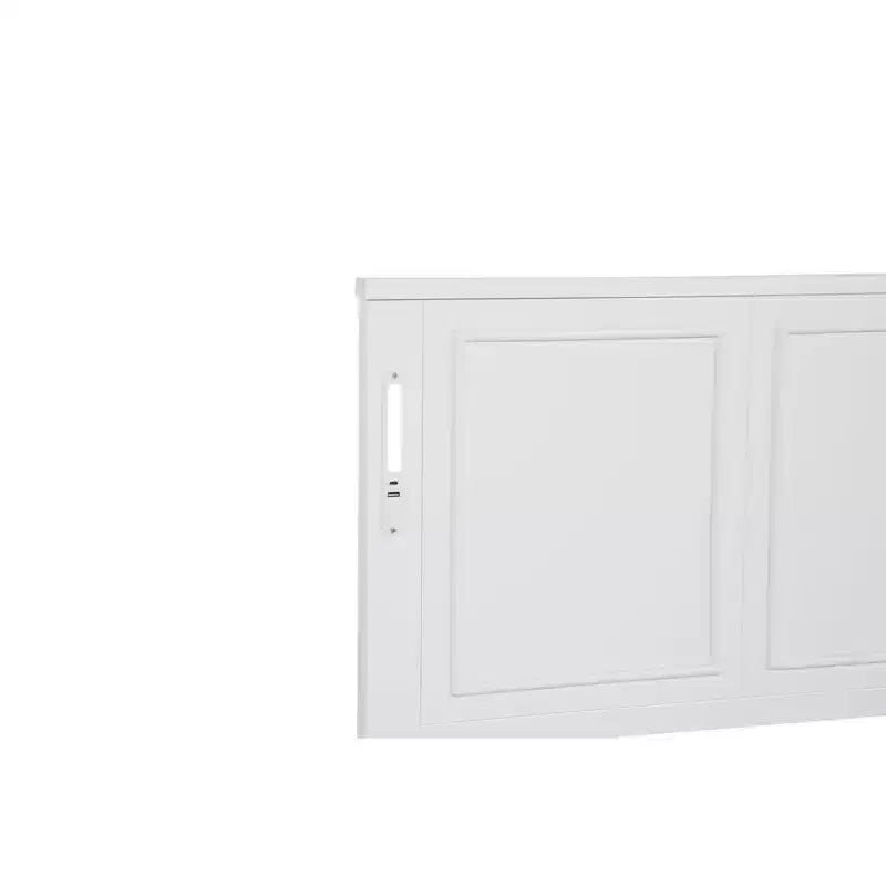 Lit moderne en bois avec tête et pied de lit à panneaux hauts et éclairage intégré