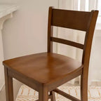 Tabouret de bar hauteur comptoir, bois d'hévéa noyer, dossier à lattes, hauteur d'assise 61 cm